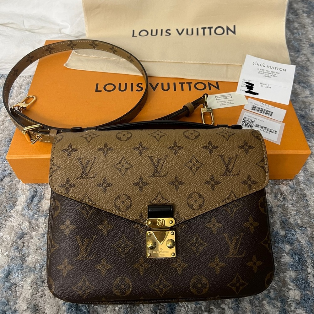 NWT Louis Vuitton Pochette Metis in Reverse Monogram (MADE IN FRANCE) DATE CODE